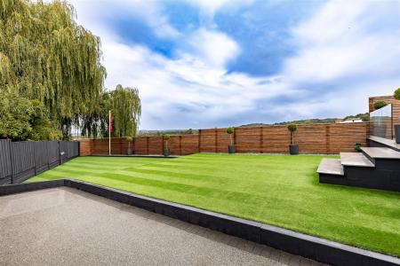 4, Forest Close (30).jpg