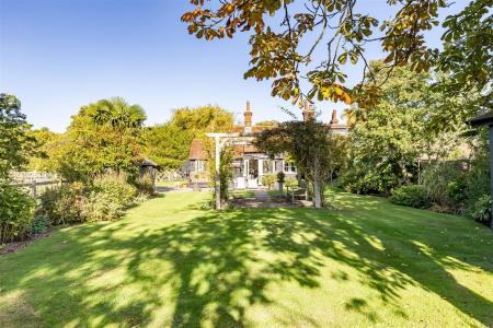 Willow Cottage 43 Berwick Ln  (30).jpg