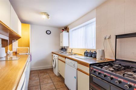 13, Beaconfield Ave (3).jpg