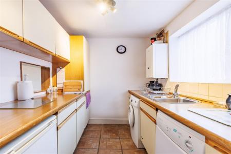 13, Beaconfield Ave (4).jpg