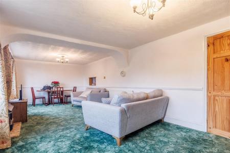 13, Beaconfield Ave (7).jpg