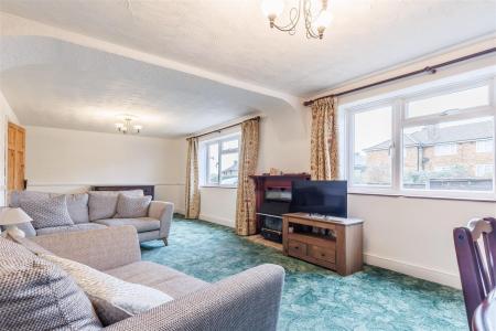 13, Beaconfield Ave (8).jpg