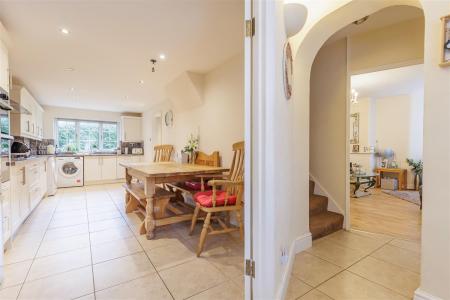 223, High Road (4).jpg