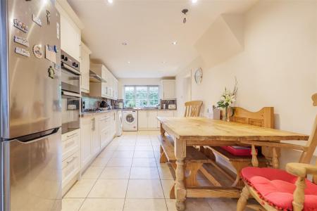 223, High Road (7).jpg