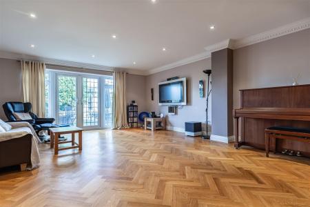 Highview Close  (1).jpg