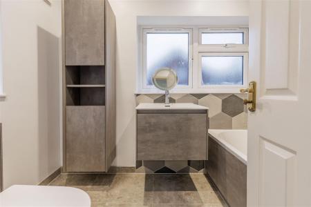 104, Beaconfield (1).jpg