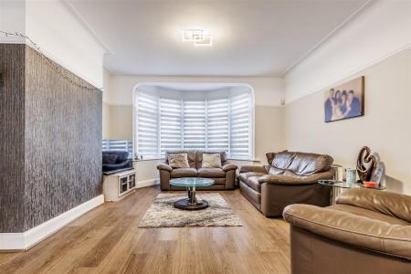 35 Hatley Ave (2).jpg