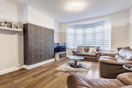 35 Hatley Ave (3).jpg