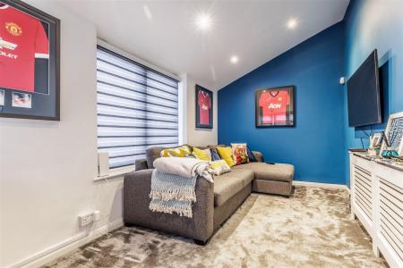 35 Hatley Ave (8).jpg