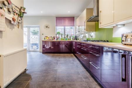 35 Hatley Ave (20).jpg