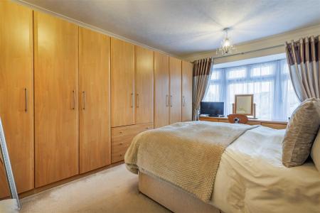 16, Field Close (5).jpg