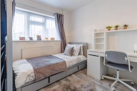 16, Field Close (7).jpg