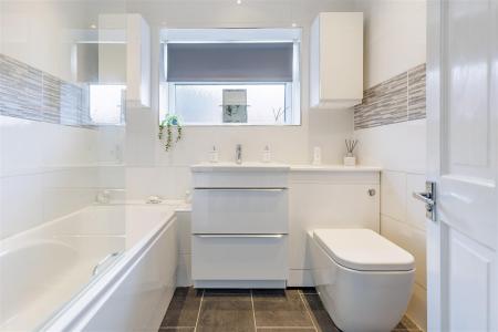 16, Field Close (4).jpg