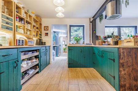 72, Crows Road (5).jpg