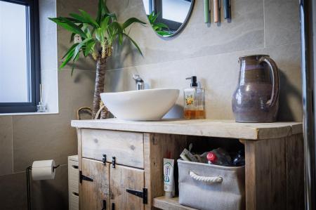 72, Crows Road (22).jpg