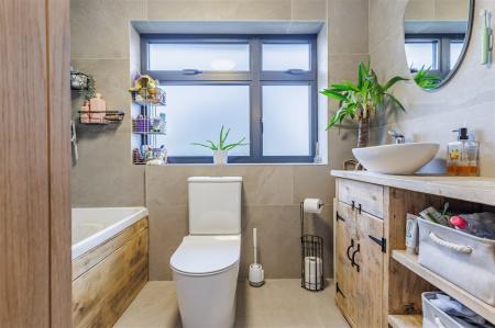 72, Crows Road (21).jpg