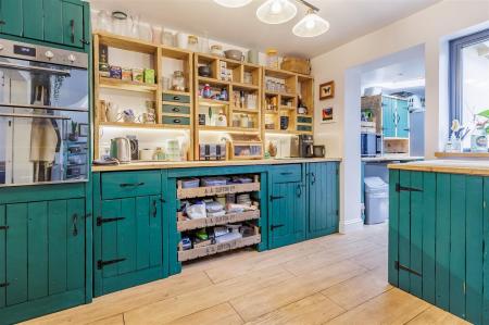 72, Crows Road (6).jpg