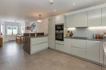 34 Buckingham Road (12).jpg