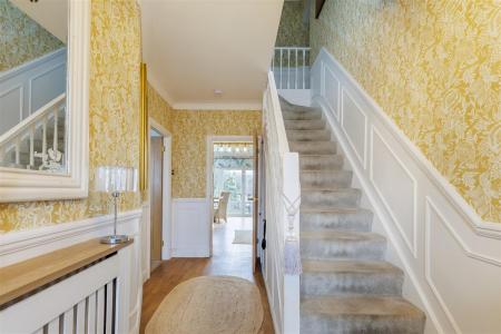 26 Larkshall Cres (7).jpg