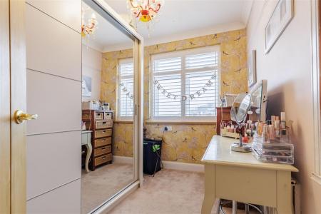 26 Larkshall Cres (19).jpg