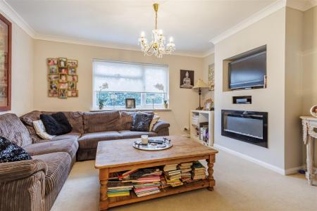 26 Larkshall Cres (13).jpg