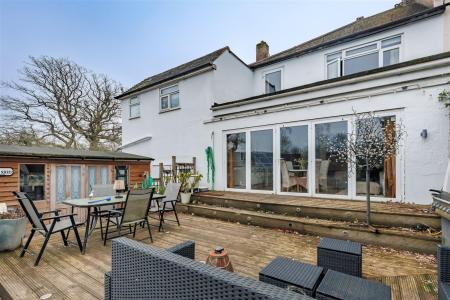 26 Larkshall Cres (37).jpg