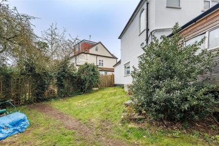 26 Larkshall Cres (35).jpg