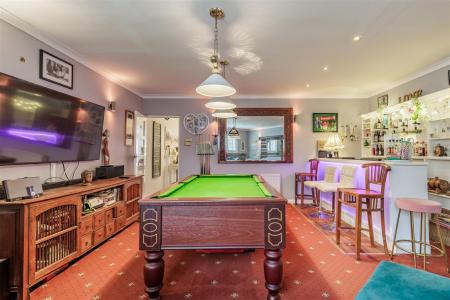 26 Larkshall Cres (16).jpg