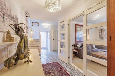 26 Larkshall Cres (14).jpg