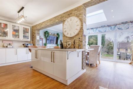 26 Larkshall Cres (1).jpg