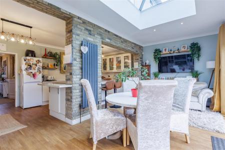 26 Larkshall Cres (6).jpg