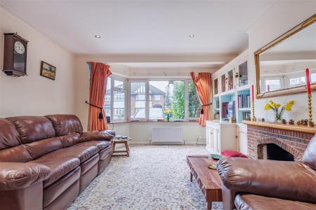 43 Mayflower Way (2).jpg