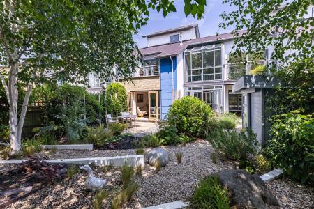 13 St. Nicholas Gr (32).jpg