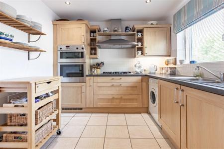 13 St. Nicholas Gr (10).jpg