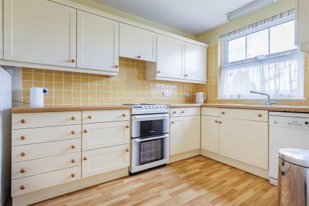 2  Wedgewood Cl (2).jpg