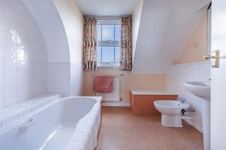 2  Wedgewood Cl (22).jpg