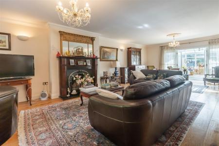 Willow House, Lou (4).jpg