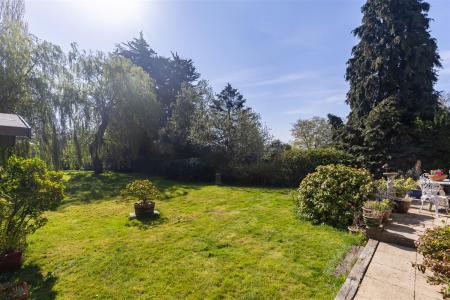 Willow House, Lou (38).jpg