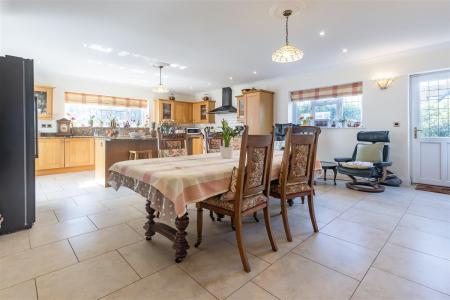 Willow House, Lou (11).jpg