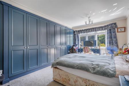 11 Queens Ave (19).jpg