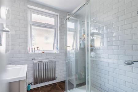 11 Queens Ave (20).jpg