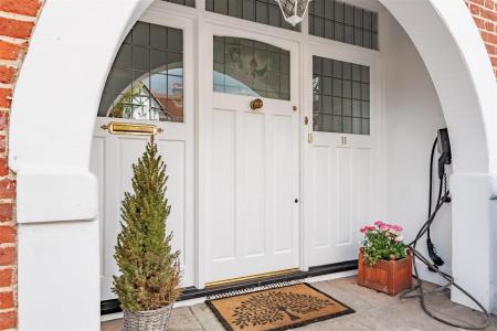 11 Queens Ave (41).jpg