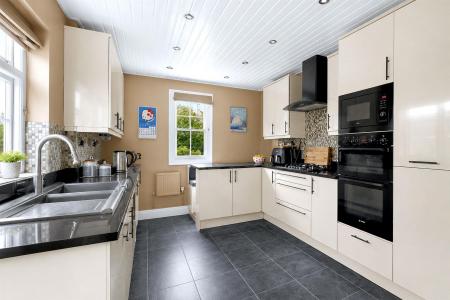 Kitchen/Breakfast Room