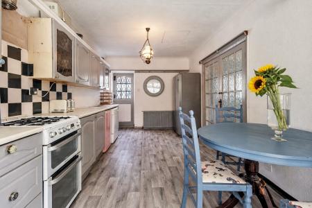 kitchen 2.jpg