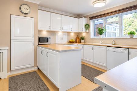 kitchen 1.jpg