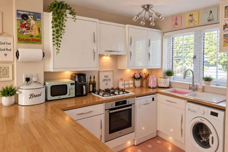 KITCHEN 1.jpg