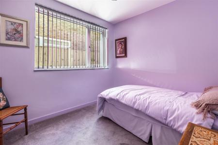 19 Theydon Place (20).jpg