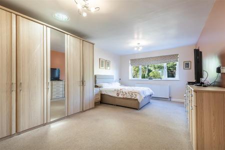 19 Theydon Place (22).jpg