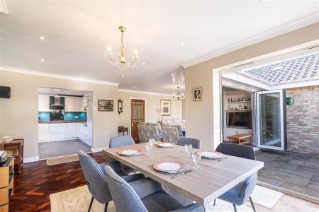 19 Theydon Place (10).jpg