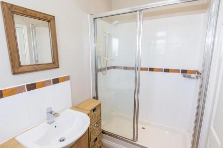 Mater En-Suite Photo Two